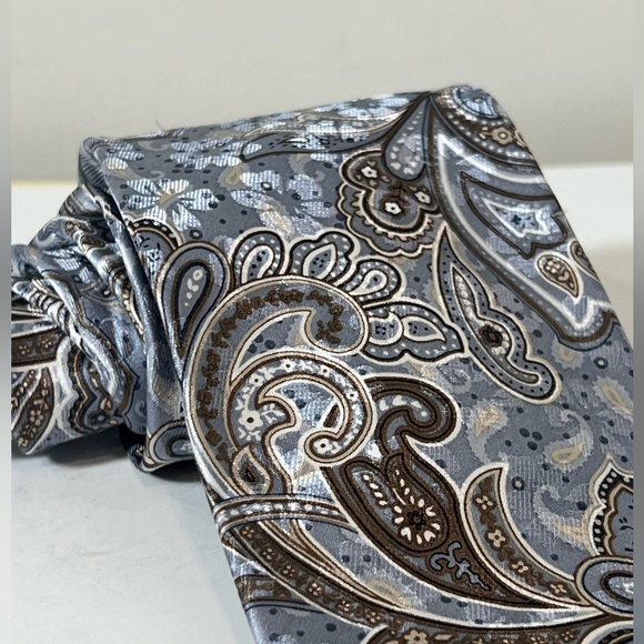 Robert Talbott Made in USA 100% Finest Silk Elegant Paisley Tie - Picture 6 of 10